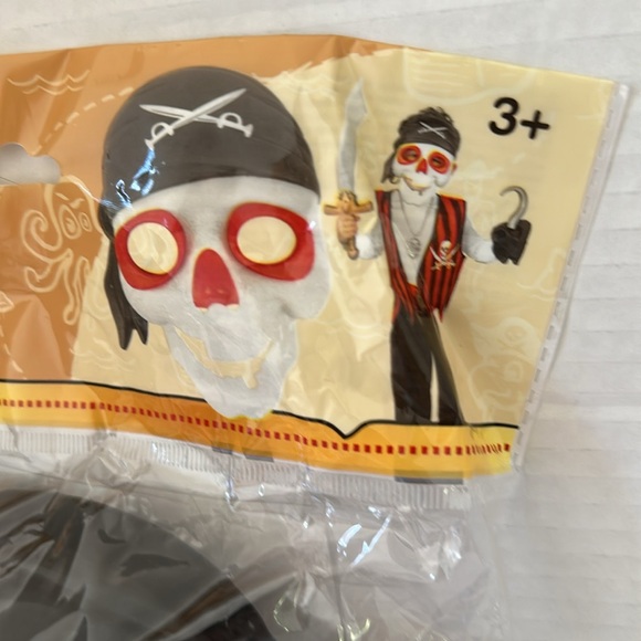 Kids Pirate Skull Halloween Mask Thick Plastic Light Up Eyes Set of 2 Costume - Picture 10 of 14